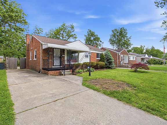 2nd image of 397 Longfellow St
