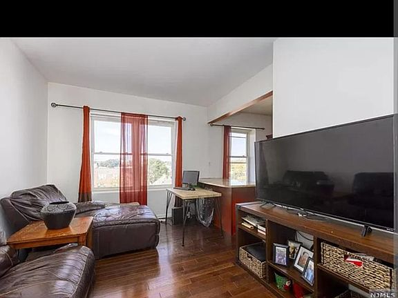 3rd image of 133 N Maple Ave APT 401