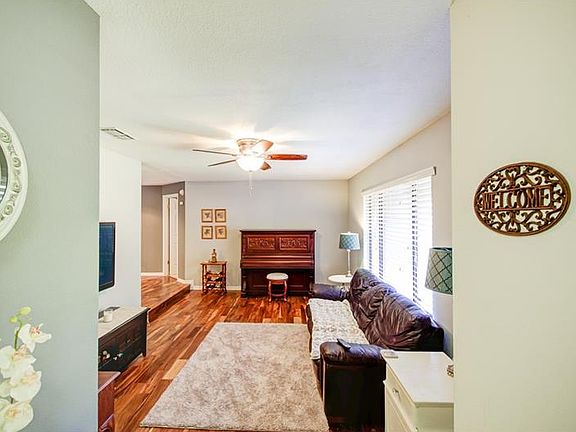 3rd image of 829 S Meander Dr