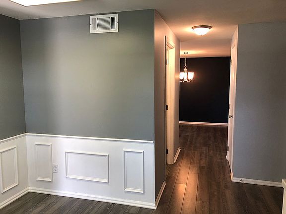 Eat-in nook/hallway/dining 