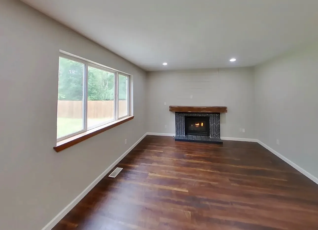 3 bed, 2337 sqft, $2,240 — Photo 2