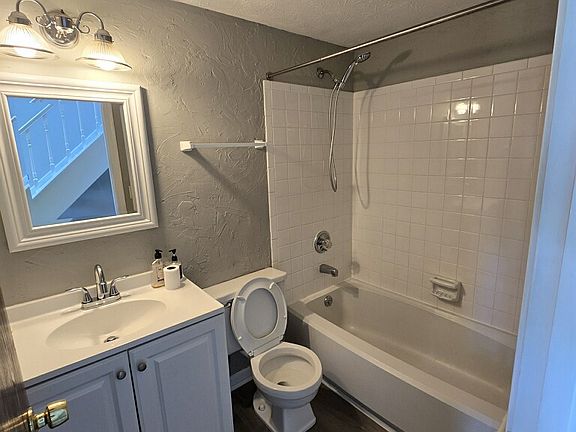4th image of 107 Spindletop Ct