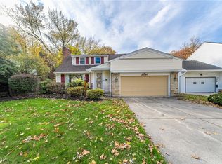 2540 Newbury Dr, Cleveland Heights, OH