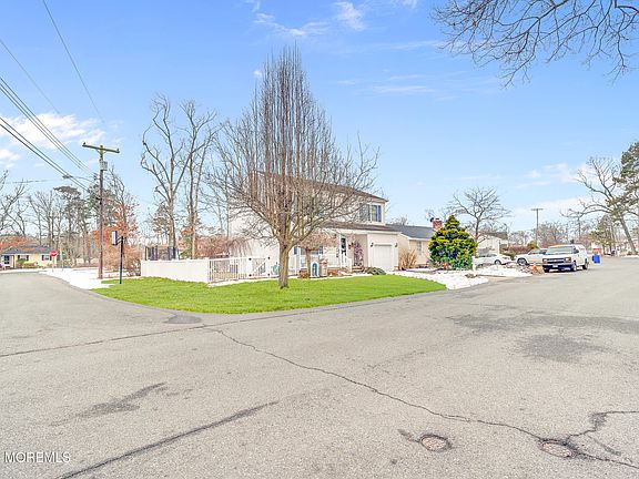 3rd image of 321 Letts Avenue