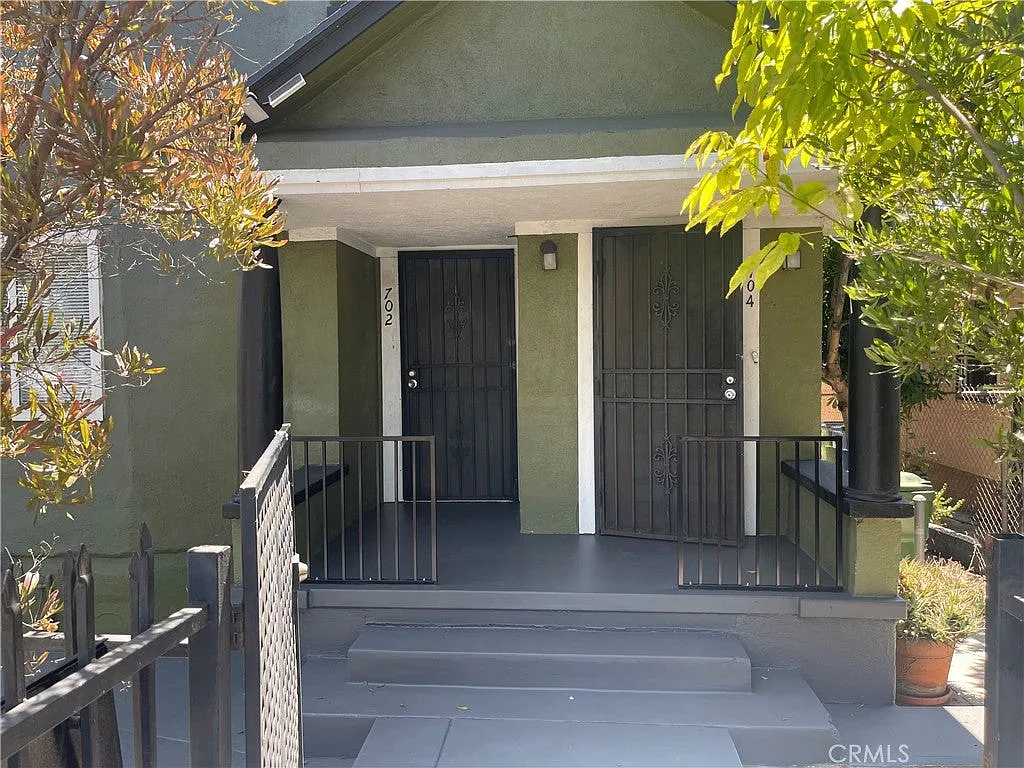 6 bed, 2576 sqft, $3,750 — Photo 3