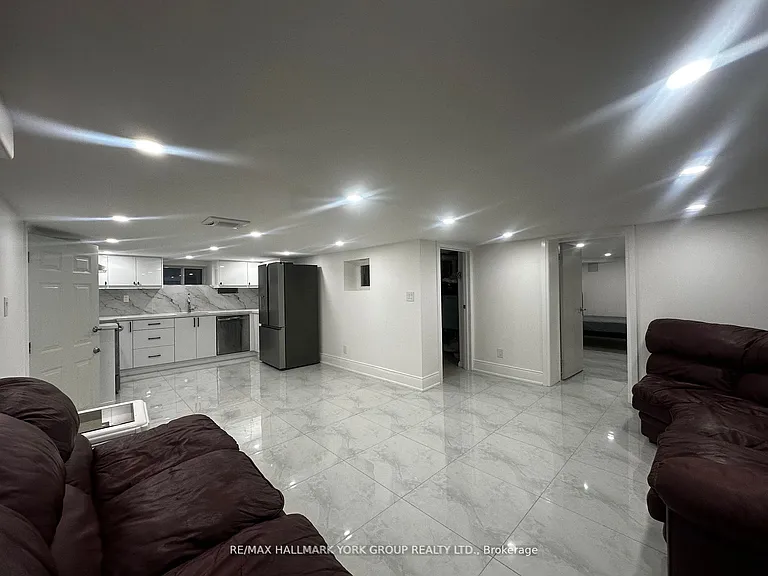 420 Osborne St #LOWER — Photo 7