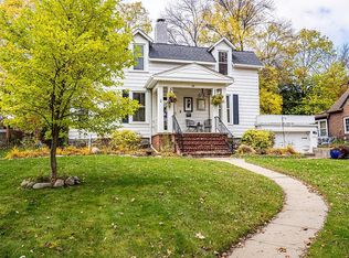 12 Grove St NW, Hutchinson, MN 55350