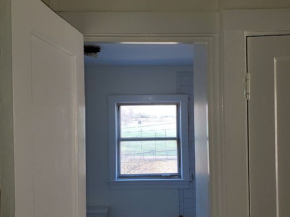 4th image of 362-364 East St #362-302