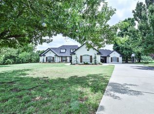 1000 E Whispering Oaks Ter, Mustang, OK 73064
