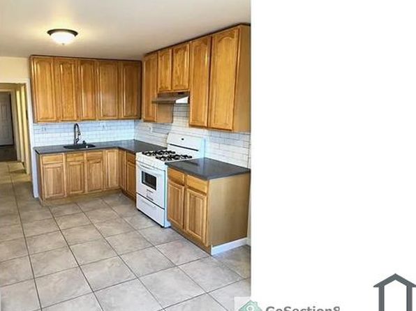 152 Ridge Ave Floor 2