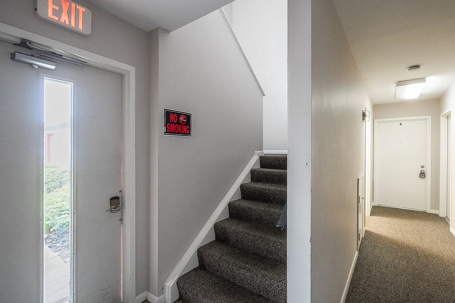 2 bed, 1000 sqft, $1,225 — Photo 4