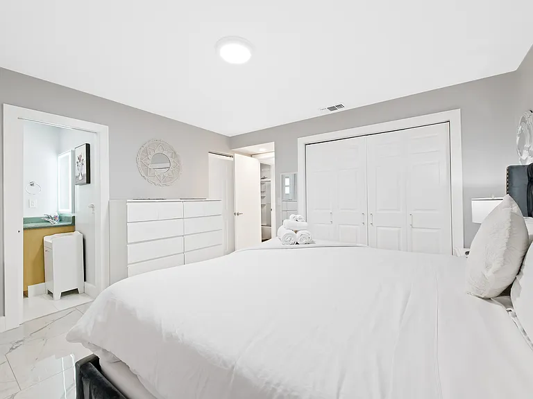 3298 N Dixie Hwy — Photo 4