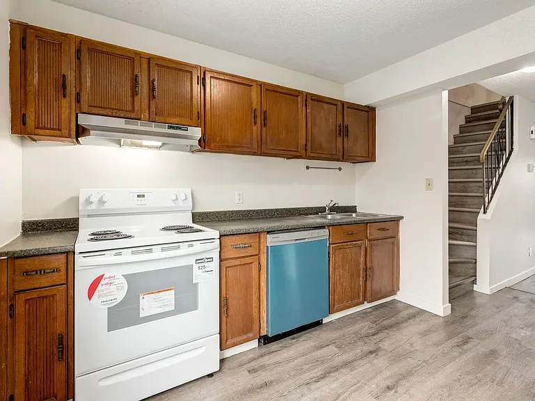 550 Rundlehorn Cir NE — Photo 10