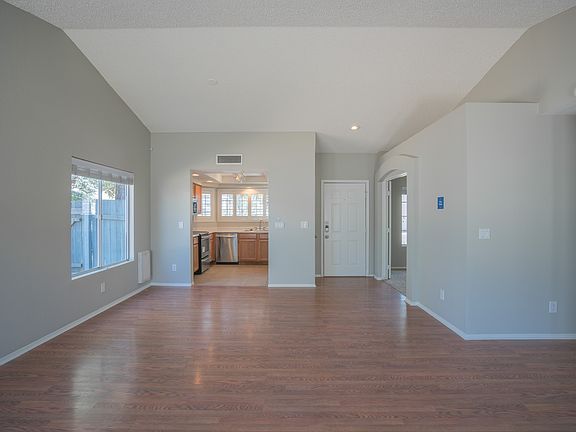 4th image of 406 W Rockwood Dr