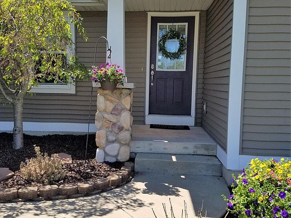 5th image of 10875 Douglas Dr