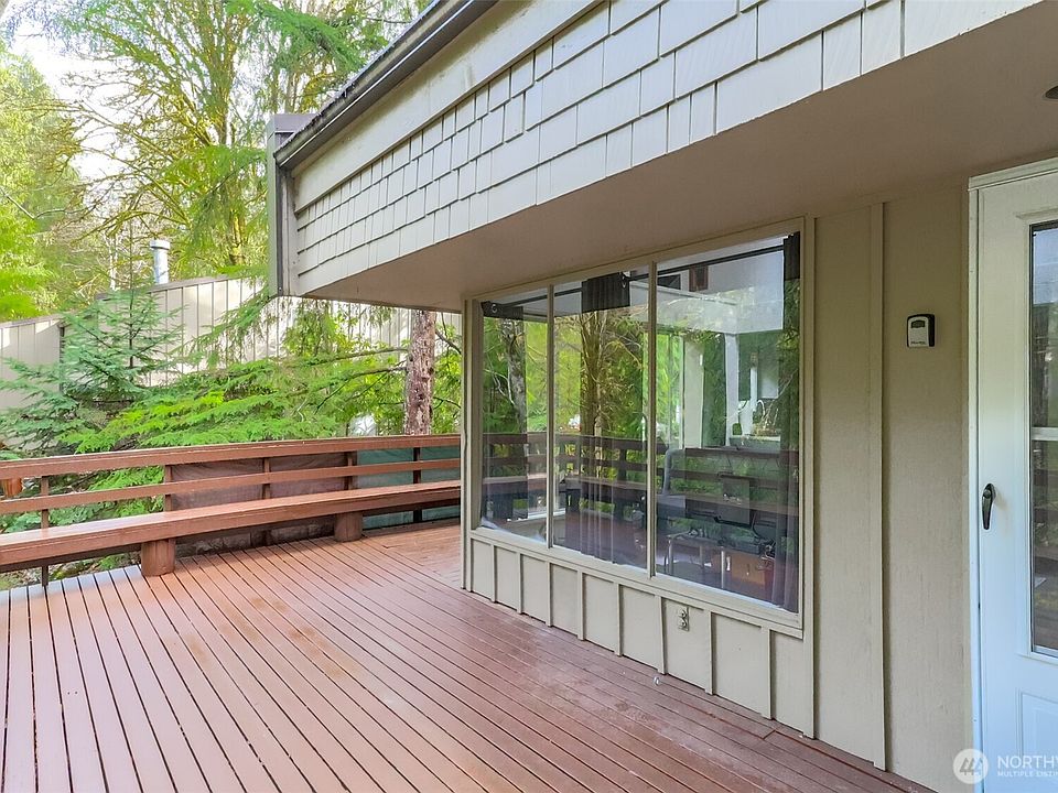 1st image of 713 E Pointes Drive W