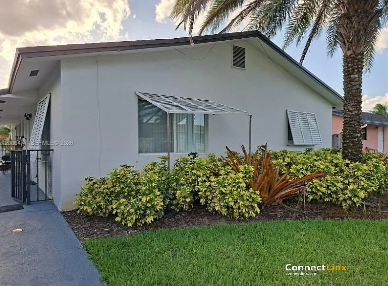 1814 SW 97th Ter