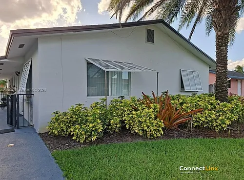 1814 SW 97th Ter Photo 1