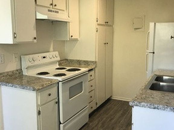 4th image of 121 N Western Ave APT E9