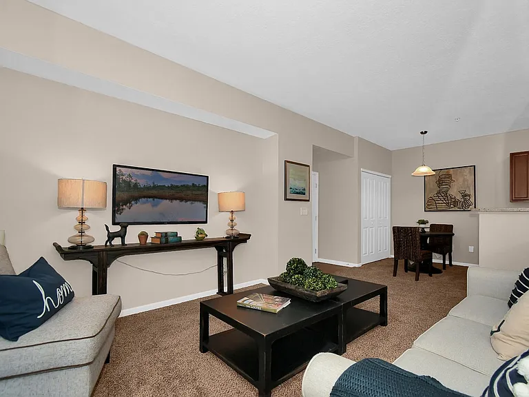 Crosspoint Apartments — Photo 6