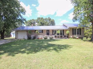 425 Bechter Rd, Bourbon, MO 65441