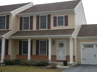4267 Green Park Dr, Mount Joy, PA 17552