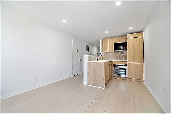 1st image of 137 1st Ave #3R