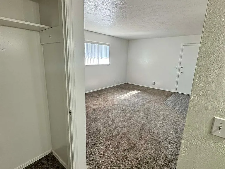 Summerplace Apartments — Photo 28