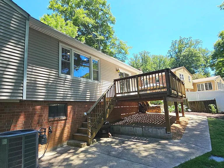 8925 Falling Creek Ct — Photo 10