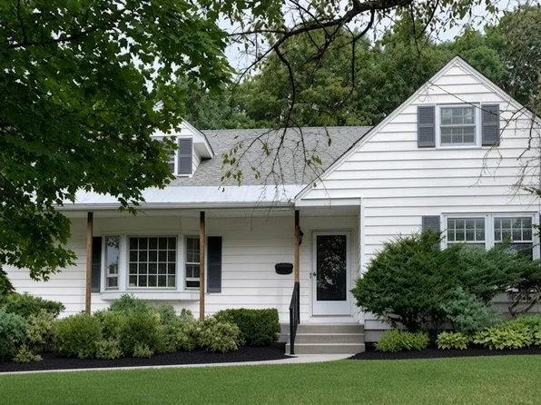 36 Ridgewood Dr, Burlington, VT 05408
