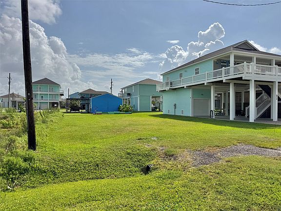 5th image of 974 Pelican Ln
