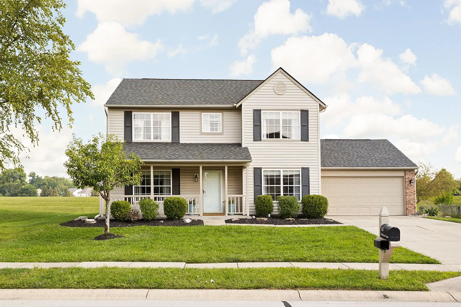 533 Yorktown Ln photo 1