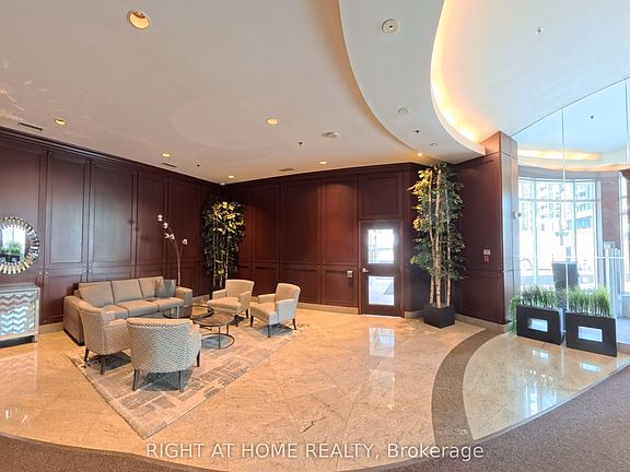 4th image of 234 Rideau St #1901