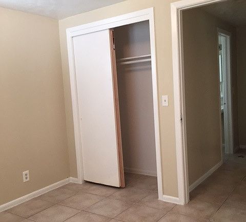 4th image of 1401 College Park Ct APT A
