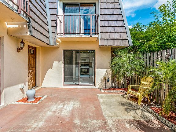 3rd image of 2717 Vista Oaks Cir NE