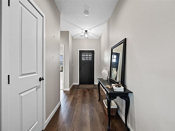 4th image of 1242 Vintage Ln
