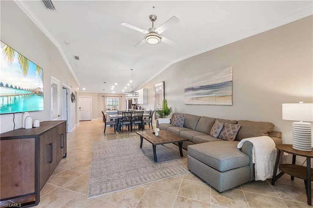 2 bed, 2.0 bath, 1569 sqft, $7,500 — Photo 3