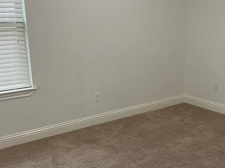 660 Spencer Ln — Photo 11