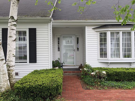 2nd image of 7 Emerson Ct #19