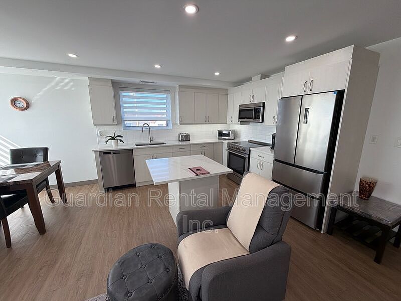 1st image of 377 Cumberland St N APT 201