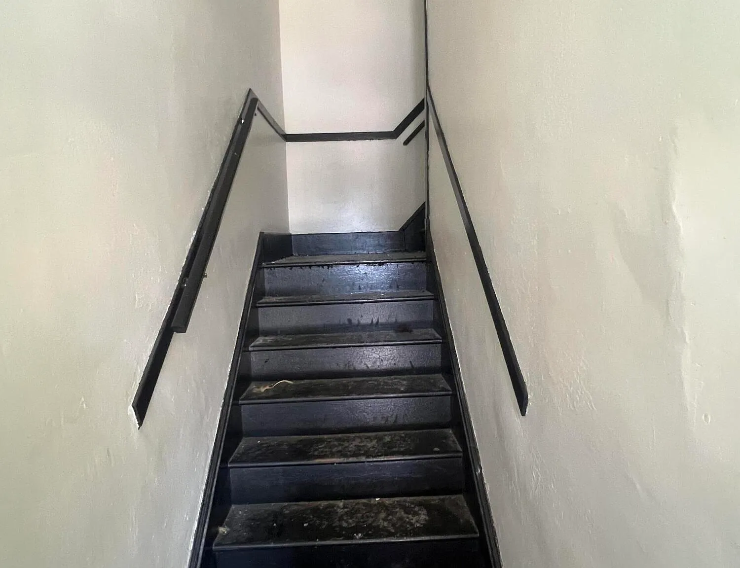 3 bed, 2.0 bath, 2637 sqft, $1,200 — Photo 1
