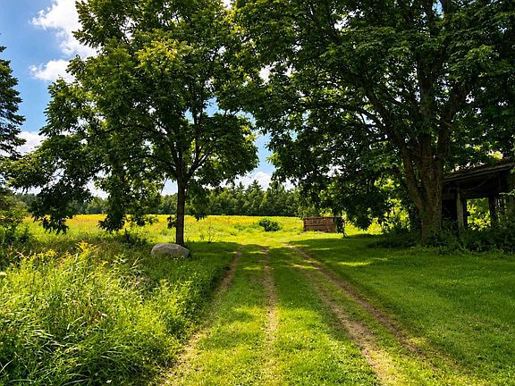 4th image of 194 center hill Road