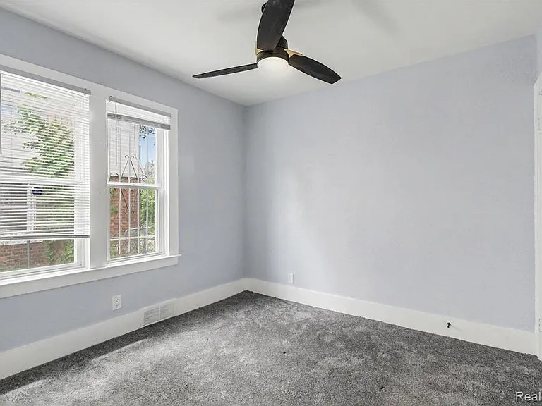 5217 Lakeview St — Photo 11