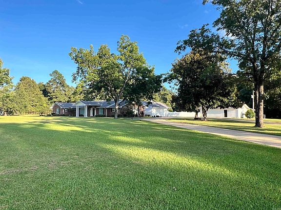 3rd image of 204 Roosevelt Dr