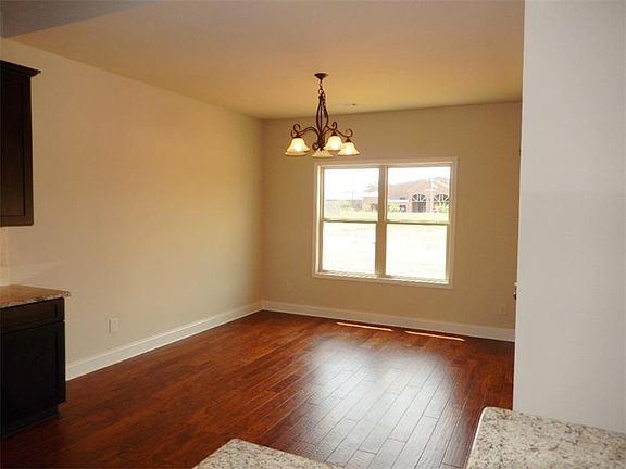 3rd image of 38 Sawtooth Oak Dr