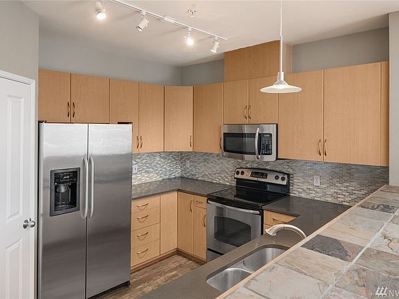4th image of 562 241st Ln SE