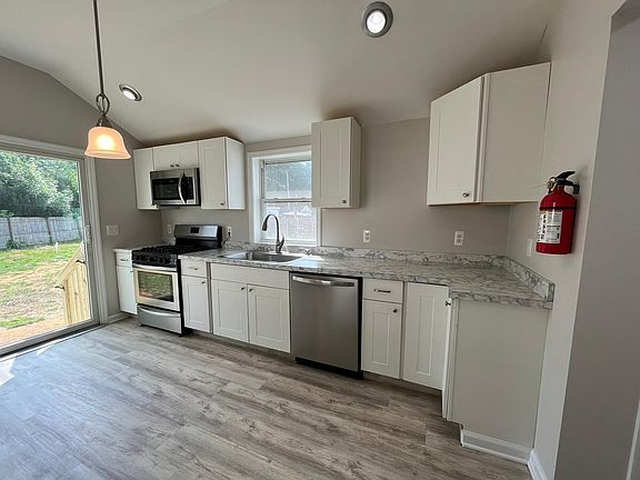 4th image of 106 Hibernia Ave