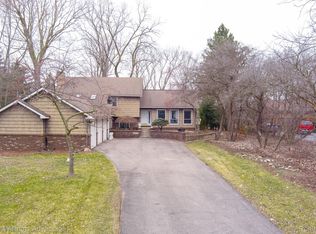 10168 N Loma Cir, Grosse Ile, MI 48138