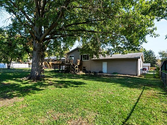 4th image of 107 S Bayberry Ct
