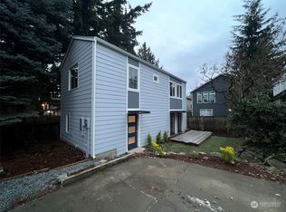 8916 Corliss Ave N, Seattle, WA 98103